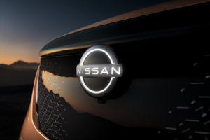 La nueva insignia “Nissan” en el frente presenta un diseño iluminado, específicamente creado para dar a nuestros vehículos eléctricos una apariencia más futurista.
